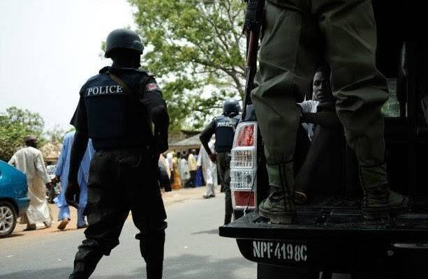 Nigerian Police Hand Over Suspected Electoral Offenders In Lagos To INEC For Prosecution | Sahara Reporters bit.ly/3ZWUjFj