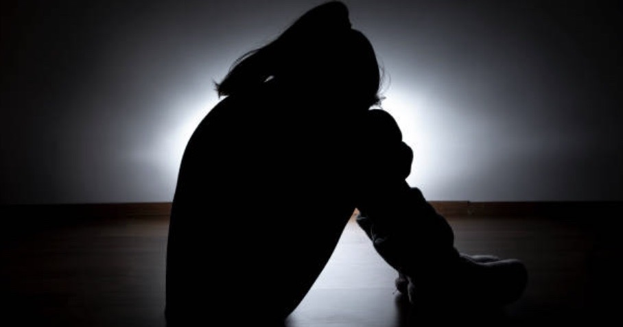 MothershipSG's tweet photo. Ex-teacher accused of kissing his student when she was 12, having sex with her when she was 15 https://t.co/GY1mxf3QcQ https://t.co/BjK0LjjDIm