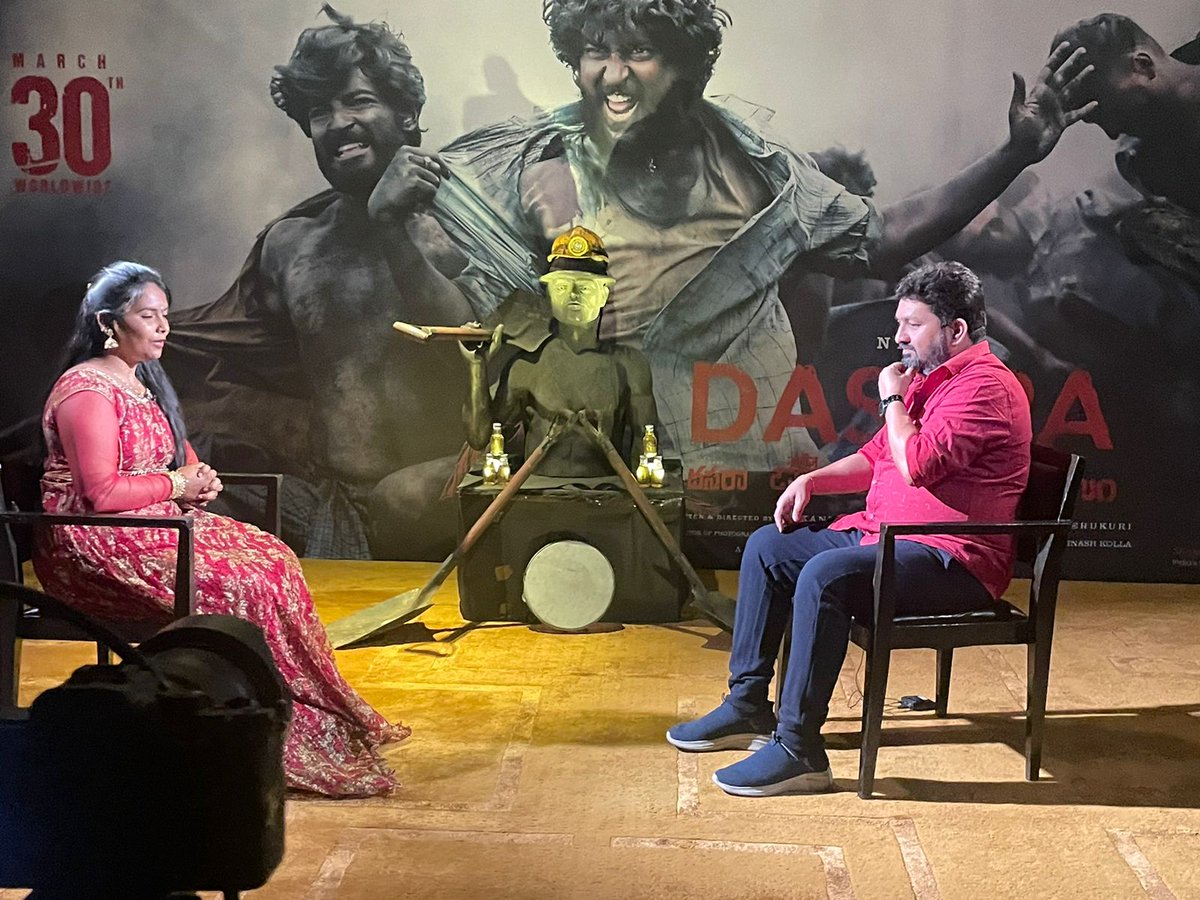 TFIMovieReview's tweet image. Dhoom Dhaam lyrics writer @LyricsShyam back to back Promotional interviews with web channels about #Dasara 😍 😍

@telugufilmnagar @igtelugu @tfpcin &amp;amp; #FridayPoster 

Full interviews to be aired 🔜 

#DasaraOnMarch30th 💥
Natural 🌟 @NameisNani @odela_srikanth @SLVCinemasOffl