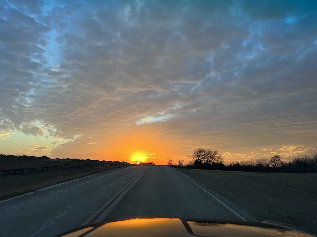 HolaChurchLady's tweet photo. iykyk #texassunset #txsunset https://t.co/f4V3zGY5bC