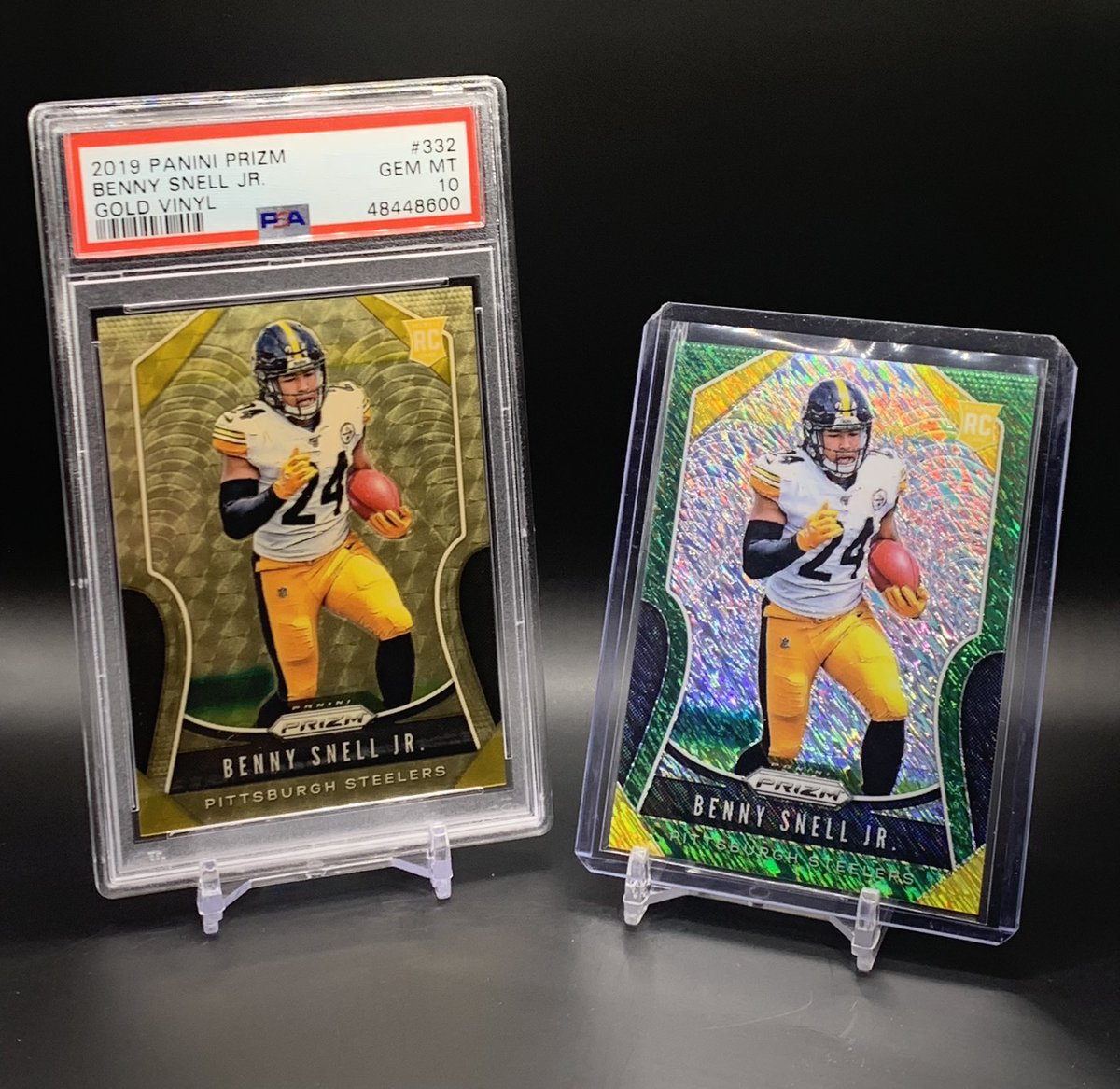 SportsCardGuy23's tweet photo. Update on my rainbow hunt needs - any help is greatly appreciated!

2014 Topps Chrome Matt Ryan:
•Red /25
•Superfractor 1/1

2020 Mosaic Lynn Bowden
•Pink Fluorescent /10
•No Huddle Black 1/1
•Nebula 1/1

2019 Prizm Benny Snell
•Gold /10
•Black Finite 1/1 https://t.co/QvAyRgl621