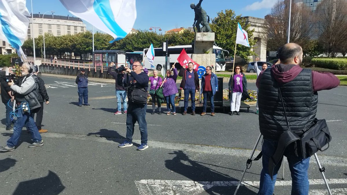 cigconceferrol's tweet photo. Imaxes dos actos organizados polo día da clase obreira galega en memoria de Amador Rei e Daniel Niebla, quen encetaron a loita e foron asasinados pola policía franquista.
#10demarzo #salariosdignos
#pensionsdignas
#dereitoslaborais
#aloitacontinua https://t.co/E2DxRNvm2G