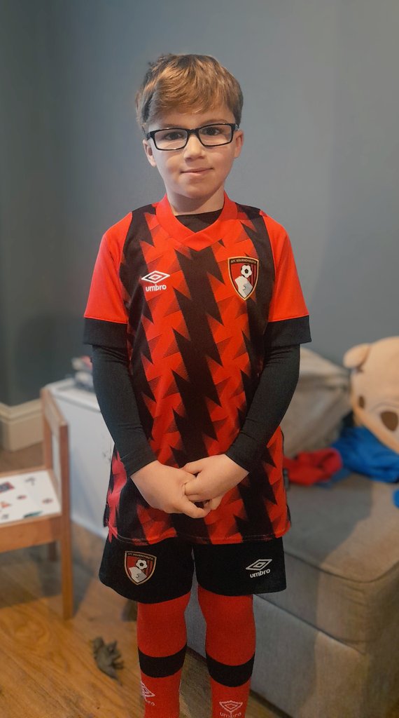 Noah's mascot ready and super excited to be heading out on pitch with the players today for <a href="/afcbournemouth/">AFC Bournemouth 🍒</a> vs <a href="/LFC/">Liverpool FC</a> 

<a href="/AvonwoodYear3/">Avonwood Primary School Year 3 Team</a> <a href="/PaulKenward/">Paul Kenward</a>