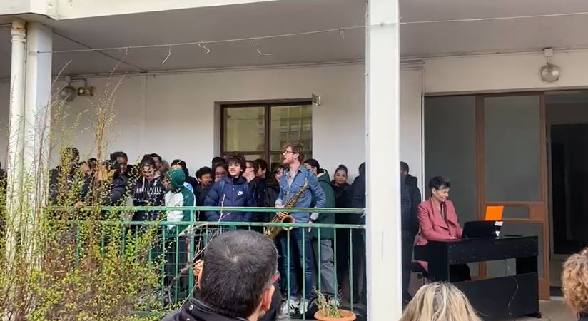 VillonCollege's tweet image. Hommage de la cité scolaire François Villon à Agnès Lassale. Une initiative de sa proviseure @LuciePitiot, un podcast DiVa 14. diva14.scola.ac-paris.fr/lhommage-de-la…