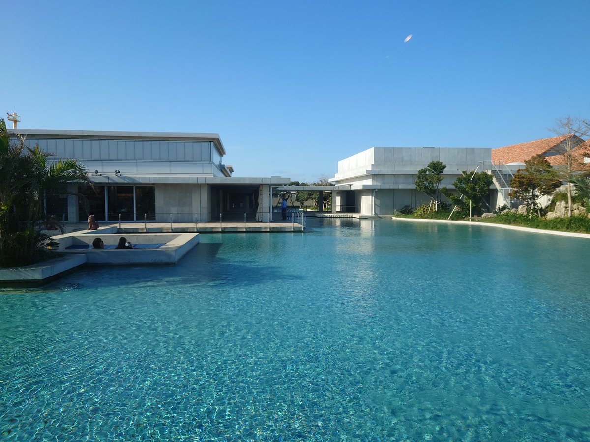 RTJ2023's tweet photo. Gorgeous facility of Shimoji airport terminal!
#Shimoji Island #Airport #Terminal #Okinawa #resort #okinawa #Japan https://t.co/D93MhsrGAl