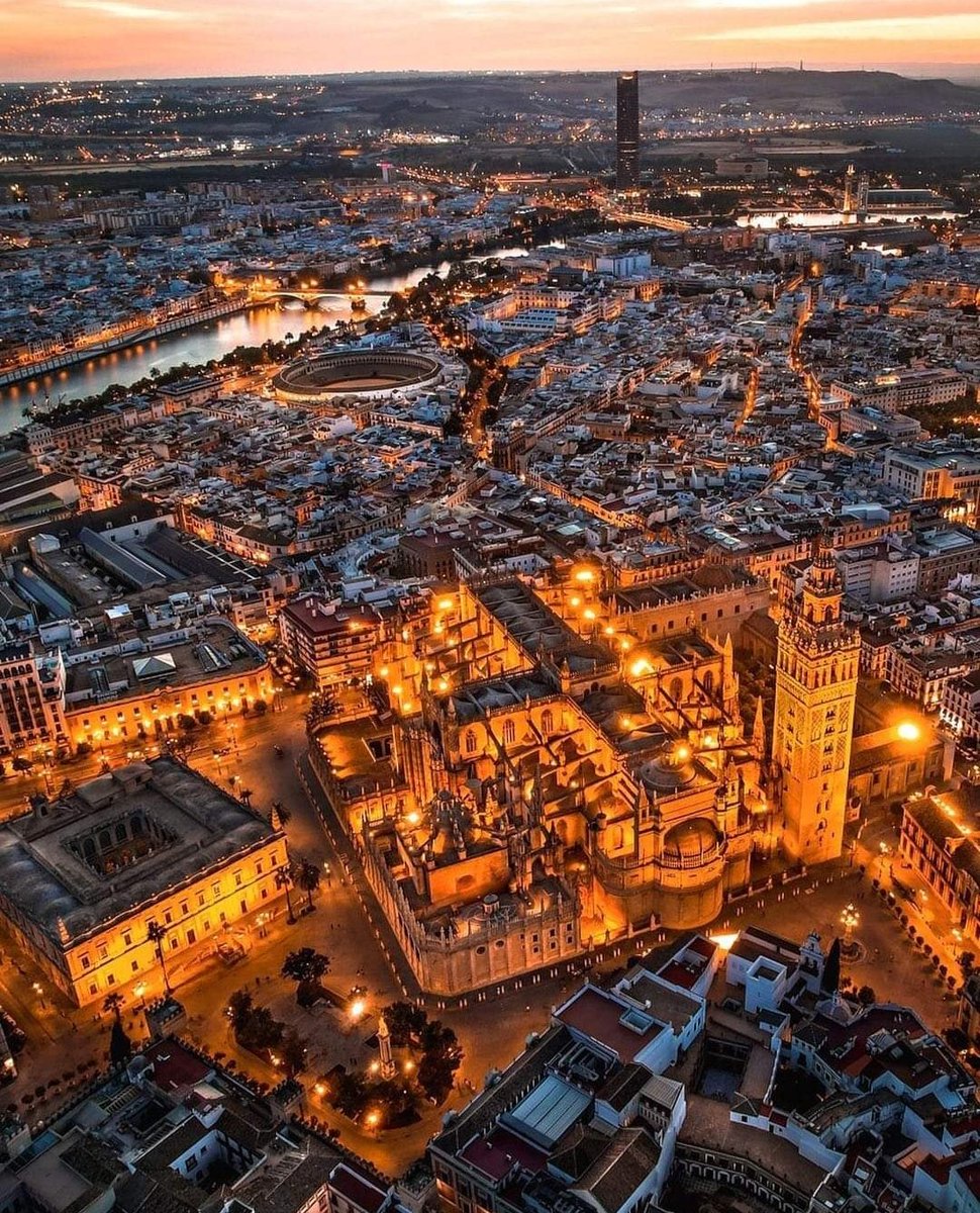 Buenos días mundo desde mi bendita tierra♥️
Que tengan un bonito día y feliz finde ☺️
#Sevilla
#MiTierra 
#Amaneceres