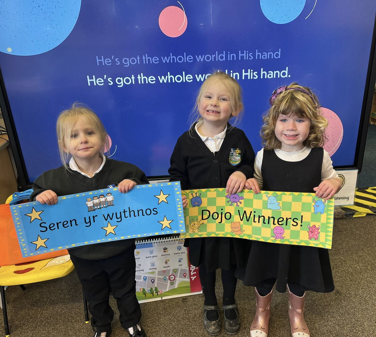 ypd_aidancampus's tweet photo. Wythnos brysur a llwyddiannus i'r tair merch fach yma! 🌟 Ymdrech dda! 🙌🏻
#teamypdva 🖤💛 #YPD @Penrhyndewi @ClassDojo 👾 https://t.co/tWAyi8tpKQ