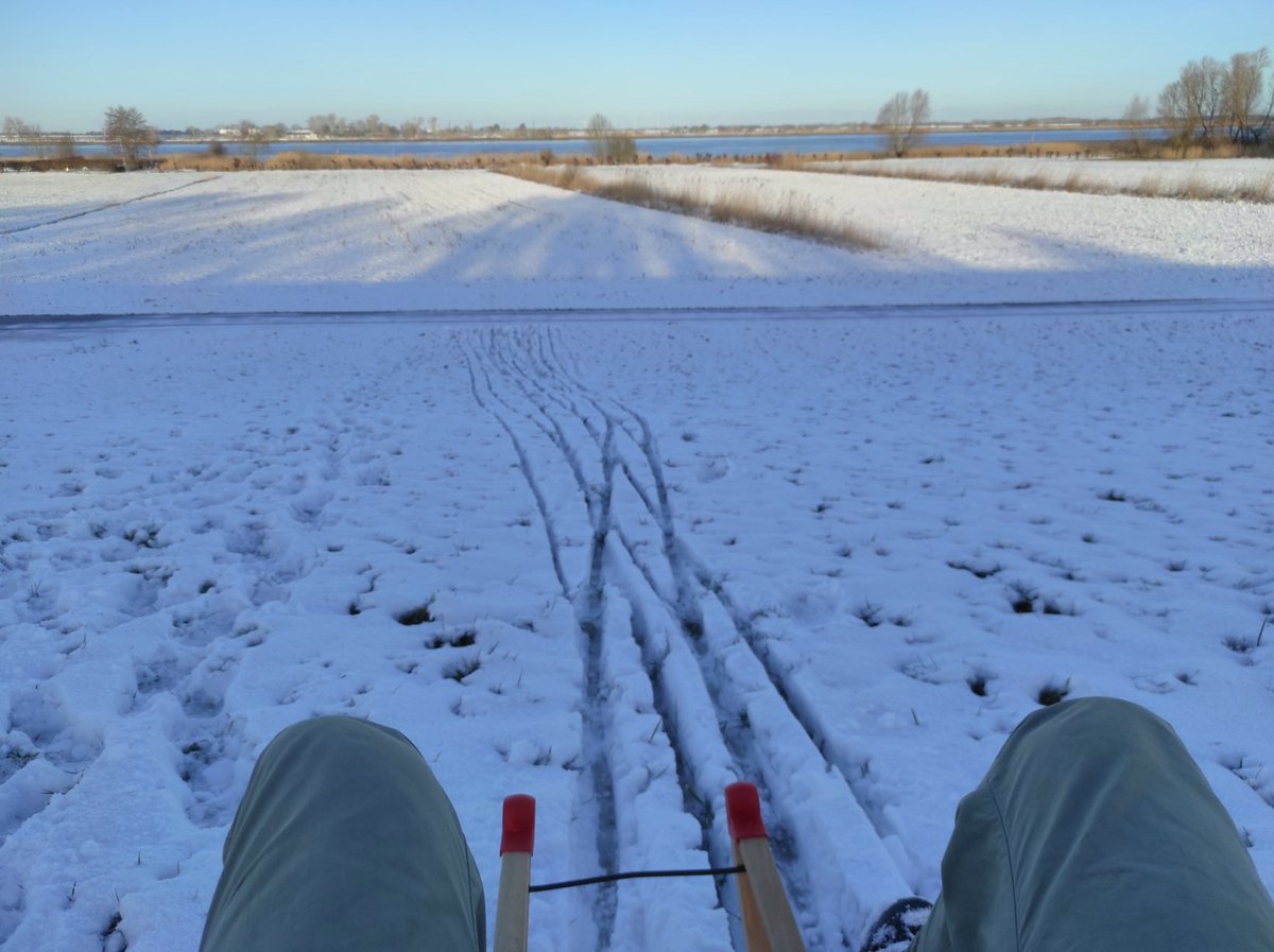 imnej7's tweet photo. Mia hodiaua sporta aktivado estis sledado.
Kurioze por postmorgau oni prognozas 15°C
#Rechtenfleth #Eiskanal https://t.co/xoXFuSfdno