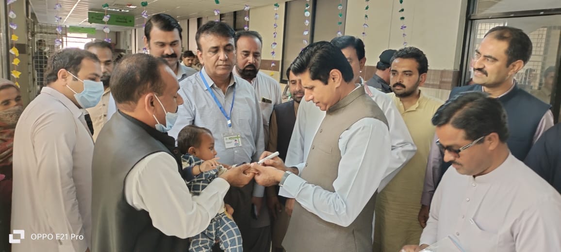 dcdgkhan's tweet photo. ڈیرہ غازی خان میں سپیشل انسداد پولیو مہم کا افتتاح کردیا گیا،پونے آٹھ لاکھ سے زائد بچوں کو حفاظتی قطرے پلائے جائیں گے،والدین بھی اپنے بچوں کو حفاظتی قطرے ضرور پلوائیں۔ https://t.co/ZizpdLMIz7