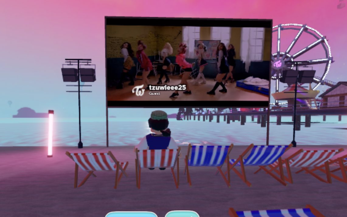 tzuwieee25's tweet image. who’s up for streaming #TwiceonRoblox