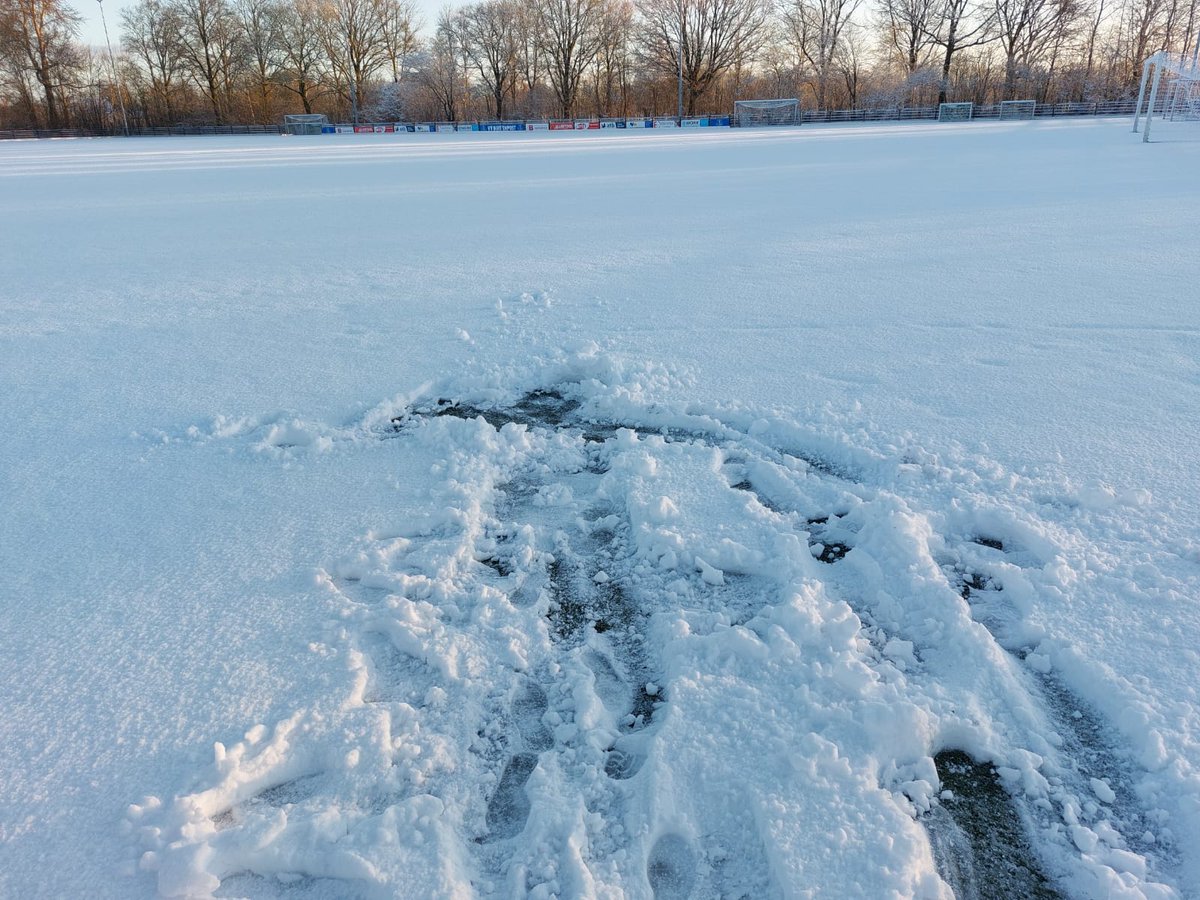 ❌Alle wedstrijden op Sportpark De Swadde zijn afgelast i.v.m. de sneeuw ❄️ Ook het duel van Buitenpost 1 tegen @SDV_Barneveld kan niet doorgaan.
Het darttoernooi 🎯 begint hierdoor eerder. Inschrijven 15.00 uur, start 15.30 uur.