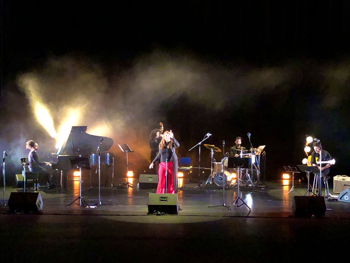 milabarrio's tweet photo. @senoritasonfire nos brindaron en #pozuelo la oportunidad de disfrutar del #jazz hecho por #mujeres #DiaDeLaMujer un espectáculo impecable!! gracias a @ACervantesMusik @nvergaramusic #belenmartinsax  #begosalazar todo ello en el #MiraTeatro @ayto_pozuelo https://t.co/jXCDxUkndM