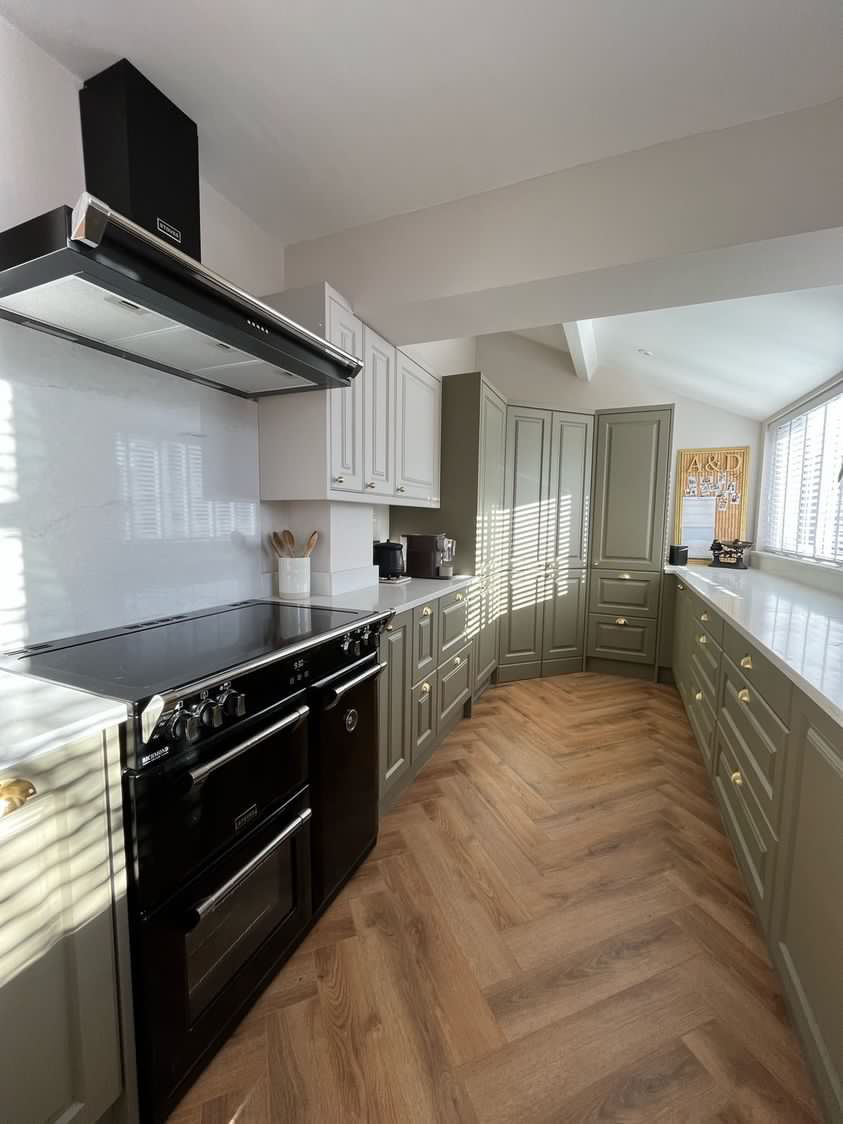 Bola mushukdan oqib chiqayotgan spermani yalaydi Rus biseksual porno video onlayn