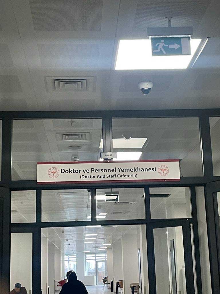 Doktorlar ve diğerleri olarak görüldüğü sürece bu sağlık sisteminden bir cacık olmaz