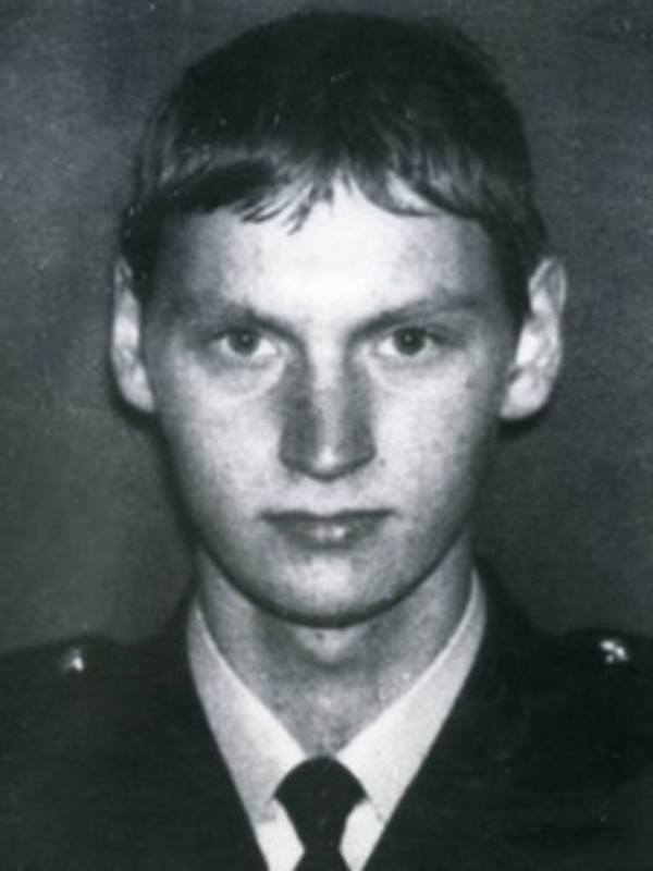 Remembering PC John Egerton, of Greater Manchester Police, who was murdered on duty on this day in 1982. He was 21. We will remember him and the sacrifice he made. #LestWeForget