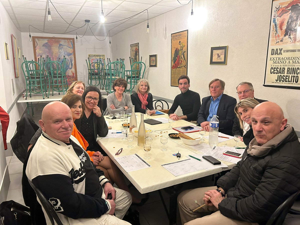 Hier soir, le comité de Nîmes a tenu une réunion pour poursuivre sa structuration.
Nous avons notamment fait le point sur l’organisation dans le Gard, la mobilisation des adhérents et proposé des sujets pour le pôle idées.             Mobilisés pour le congrès 💪💪
