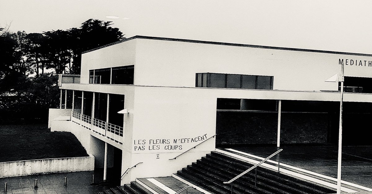 Mes tweets n’engagent que moi… mais bon, si celui là pouvait nous engager tous ❤️🖤❤️‍🩹 vue de mon bureau ce matin …