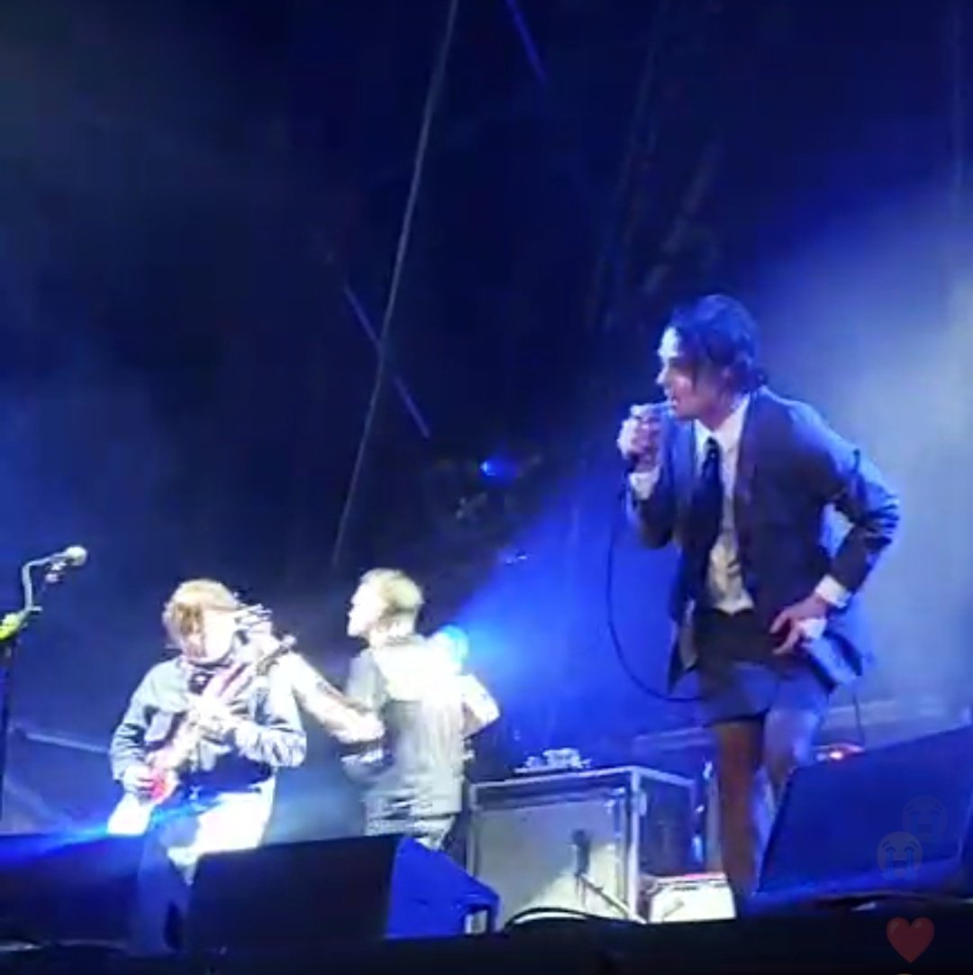mcr_lore's tweet photo. pixels of frank mikey and gerard during the ghost of you #MCRAUCKLAND https://t.co/EuccqBIU9X