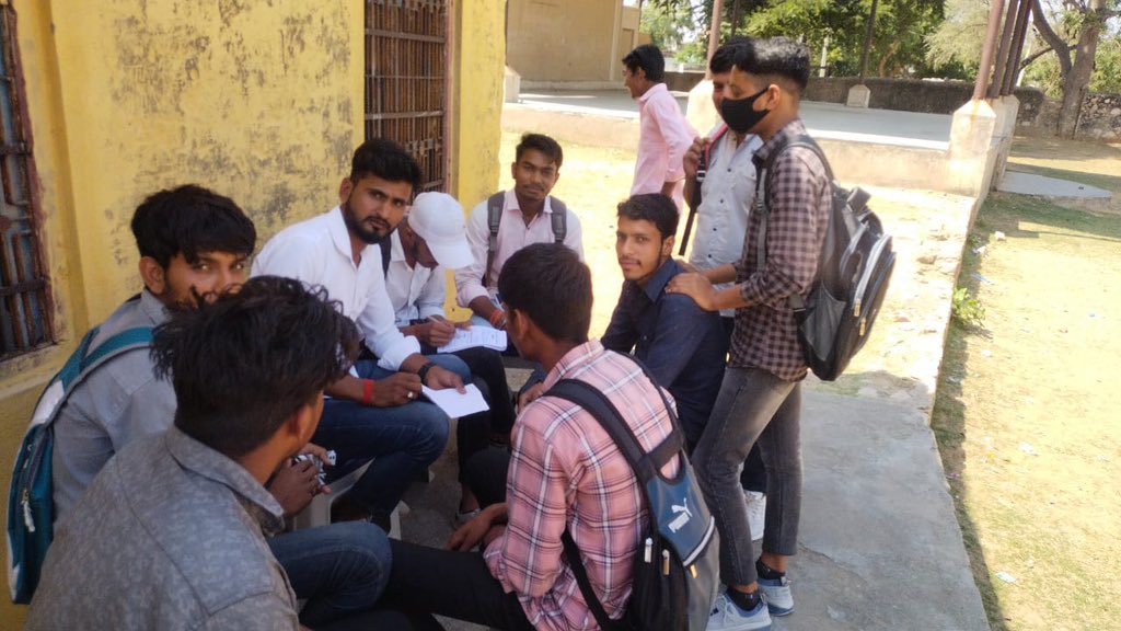 jhunjhunu_sfi's tweet photo. उदयपुरवाटी व गुढ़ा में SFI द्वारा मेम्बर शिप अभियान चलाया गया।
#इंक़लाब_ज़िन्दाबाद
#SFI_जिन्दाबाद
#sfi_गुढ़ा
#sfi_उदयपुरवाटी
#sfi_झुंझुनूं
#JoinSFI
#Be_a_complete_student https://t.co/IqPFxtC1vT