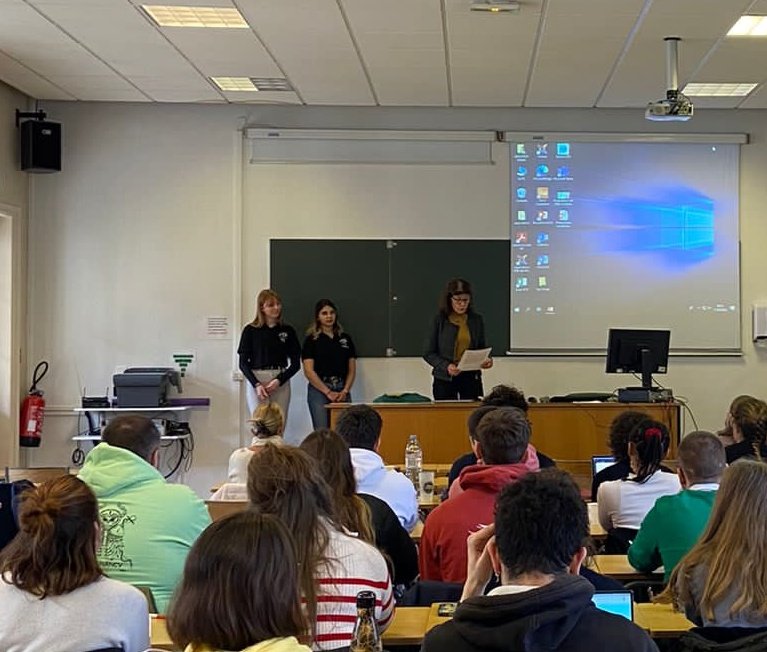 #Santémentale

@mathilde_FNEK et @Claire_FNEK ouvrent la 3e édition de la Journée ActeurICEs Relais 🤝

Une 40aine d'#EtuKinés, équipes pédagogiques et administratives ont fait le déplacement

Journée de #formation pour sensibiliser et briser les tabous sur la santé mentale