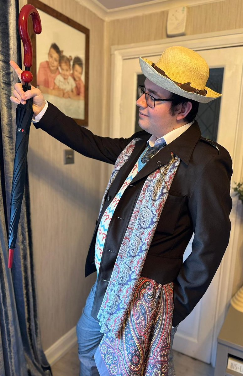 tpdbeech's tweet image. “There are worlds out there where the sky is burning, and the sea's asleep… Somewhere there's danger, somewhere there's injustice, and somewhere else the tea's getting cold. Come on, Ace. We've got work to do.”

Excited to showcase my S26 7th Doctor outfit for #Valiant2023 ❓