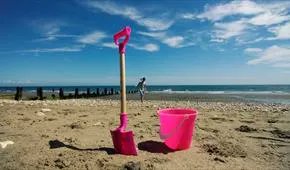 A stunning beach, just a short distance from <a href="/ChevertonCopse/">Cheverton Copse</a> to relax on the sandy shore or to amuse the kids in the sea at ⛱🌊🏊🚣
#beachvibes #holidays #IsleofWight 
buff.ly/3wOp6po