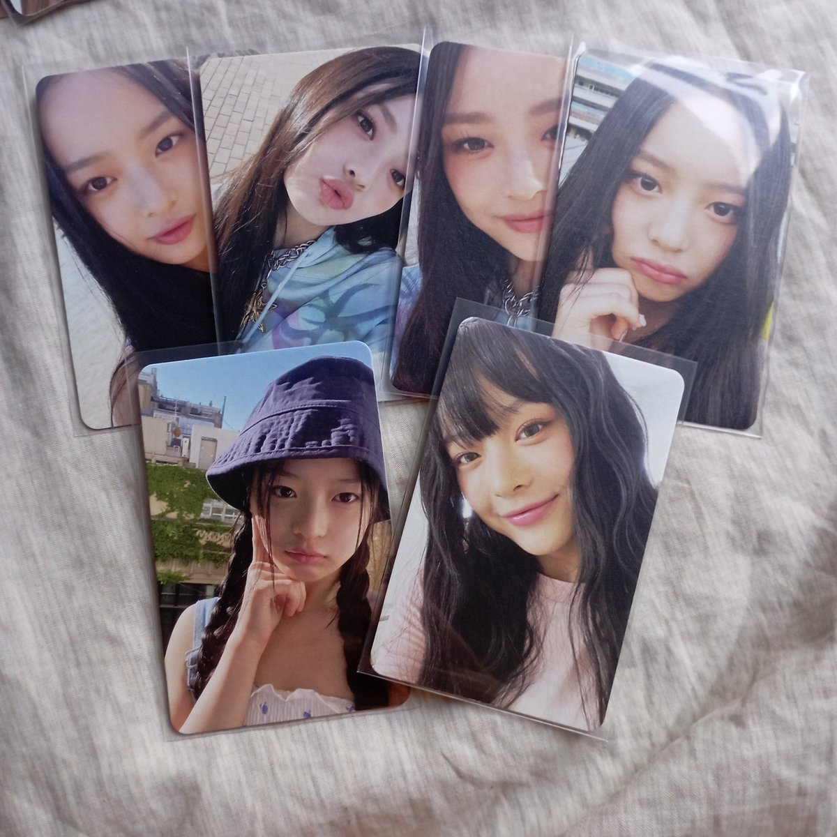 jigumipoca's tweet photo. hanni complete 1st ep wv set ₱1,080

comes w 6 more pcs ( replies )
all onhand, mint condi
payo only

🏷️ wts lfb ph newjeans hanni bucket hat bangs https://t.co/TOlNZ8uNvX