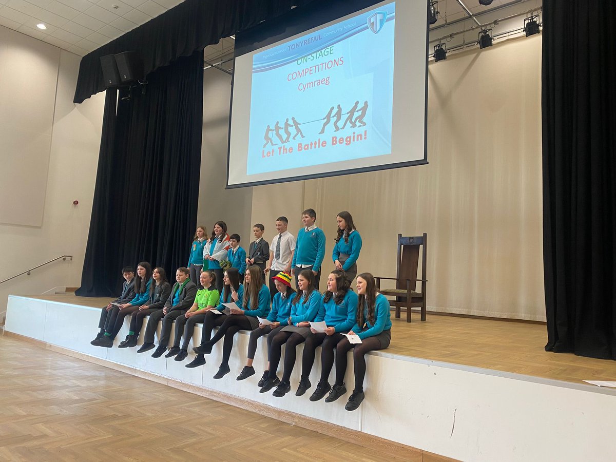 Performiad o gerdd “ Parti” 👏🏻Gwych 🏴󠁧󠁢󠁷󠁬󠁳󠁿