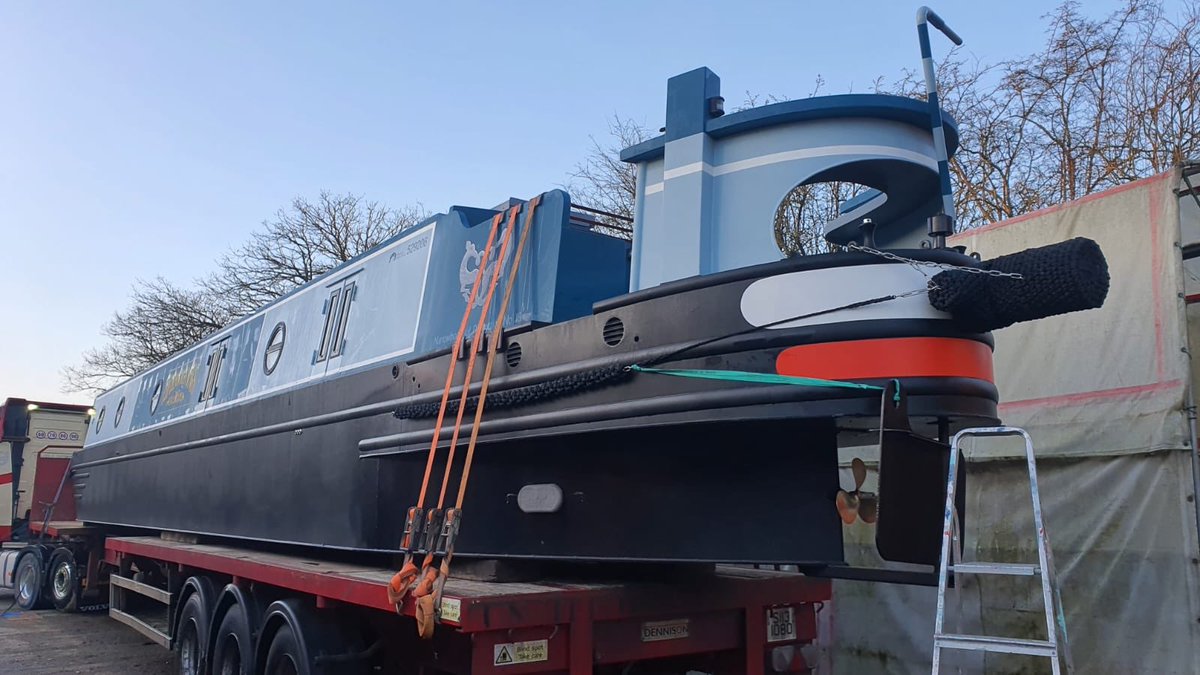 NBofDistinction's tweet photo. NB Coulomb Runnings leaving our yard recently #narrowboat https://t.co/8PUHFUREff