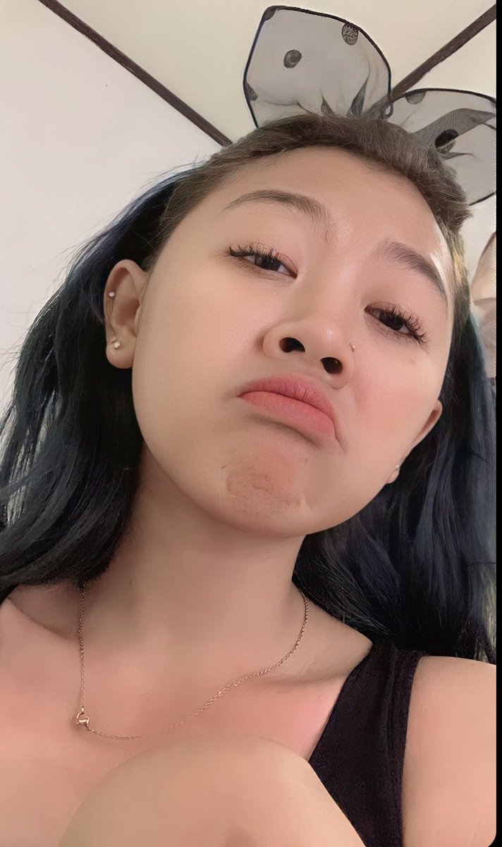 Kesel banget giliran udah jatuhin hati sejatuh jatuh nya eh takdir ga mendukung malah doi harus nikah sama mantannya 🥲