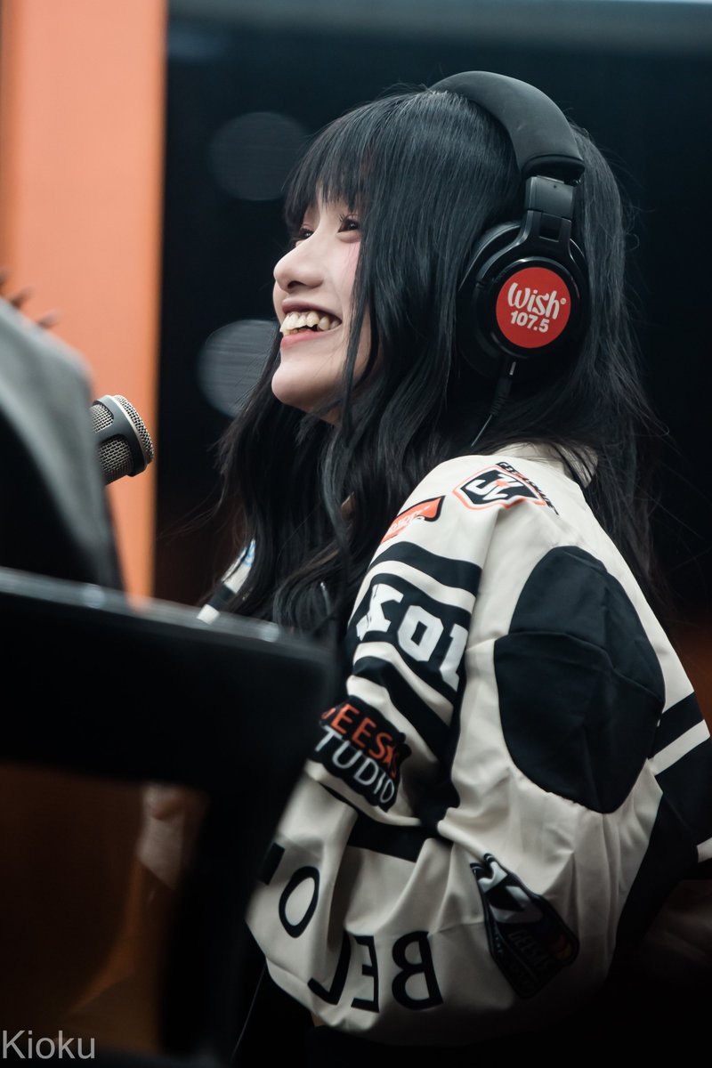 haruhiyuu's tweet photo. [2023.02.24] KAIA Angela
「 Wish Bus - Arcovia 」 

🐻🫶

ANGELA WildTonight WishBus
#KAIA #AngelaonJCWildTonight #WILDTONIGHT #KAIA_ANGELA 
@KAIAOfficialPH @KAIA_Members https://t.co/qOuHTdgtV1