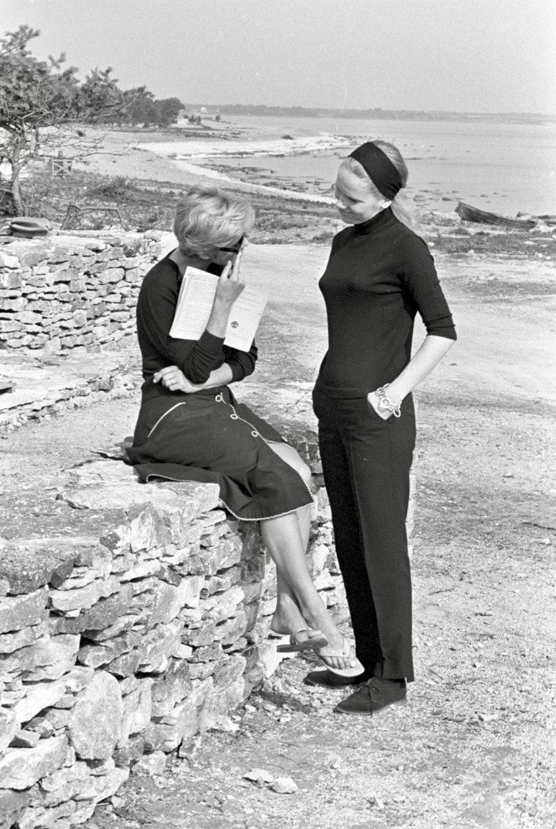 JuanFerrerVila's tweet image. Bibi Andersson and Liv Ullmann on the set of Persona (1966) Ingmar Bergman.