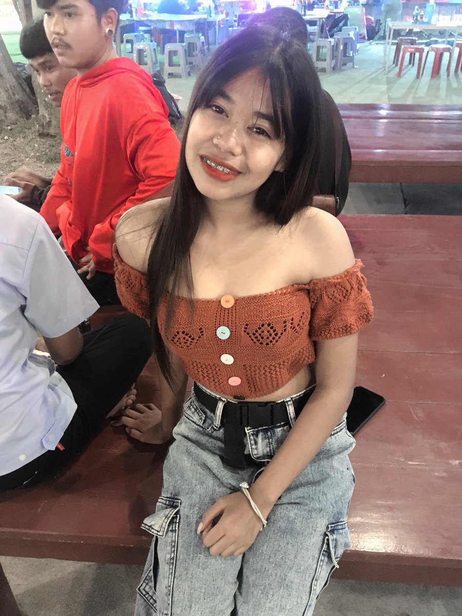 VthayWng's tweet photo. กอดเขาเถอะ กอดเราเดี๋ยวเงี่ยน https://t.co/yVytl7e64n