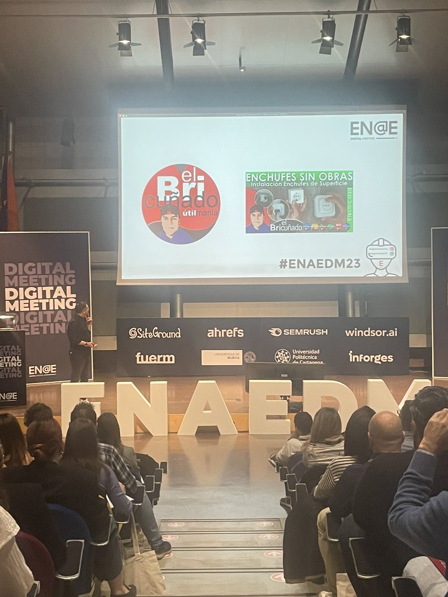 ENAEbusiness's tweet photo. El concepto de “Bricuñado virtual” no lo hemos visto venir pero nos encanta 🤣 @sergiomontes #ENAEDM23 https://t.co/KVKYTNKaJs