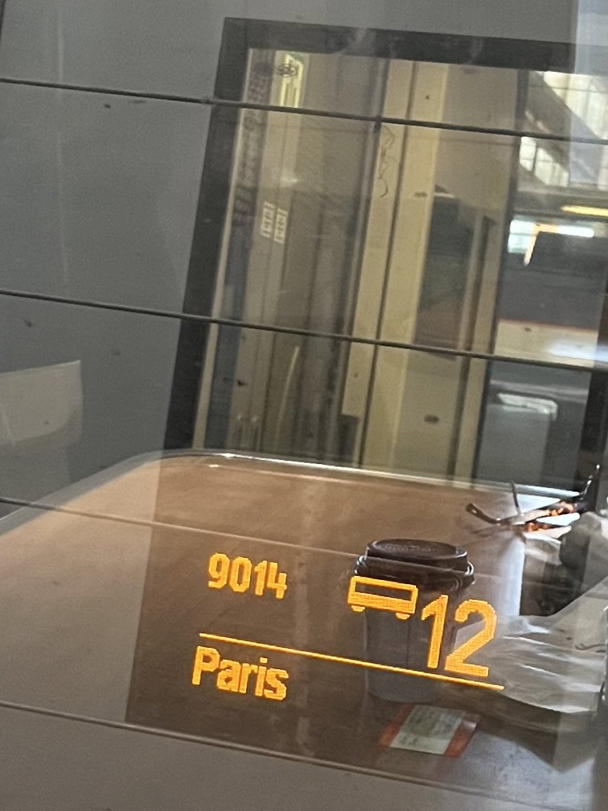 ManningOfficial's tweet image. ooh zut alors hang on ! am i on the right train ! i do love Paris !!😉