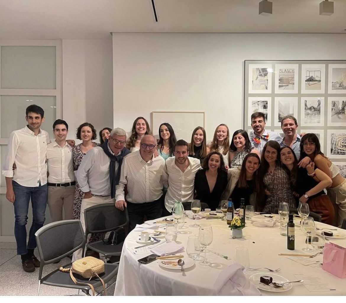 DrAlfredoAdan's tweet photo. #MIR2023 Elige tu residencia en #Oftalmologia en el @hospitalclinic.Especialízate con los mejores profesionales con un aprendizaje personalizado y tecnología puntera. Así mismo trabajamos un gran equipo humano para que disfrutes de tu residencia @CTOMedicinaES @academiamir https://t.co/VexZAyAKzd
