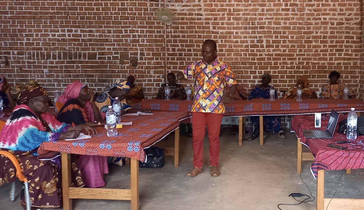 Dans la préfecture de Mbomou, en #RCA🇨🇫, la <a href="/UN_CAR/">MINUSCA</a> a lancé une campagne de sensibilisation et de mobilisation sociale afin d’amener les populations à s’impliquer dans la lutte contre les violences sexuelles et basées sur le genre. #PeaceBegins #A4P 

👉ow.ly/rBrY50NfeqT