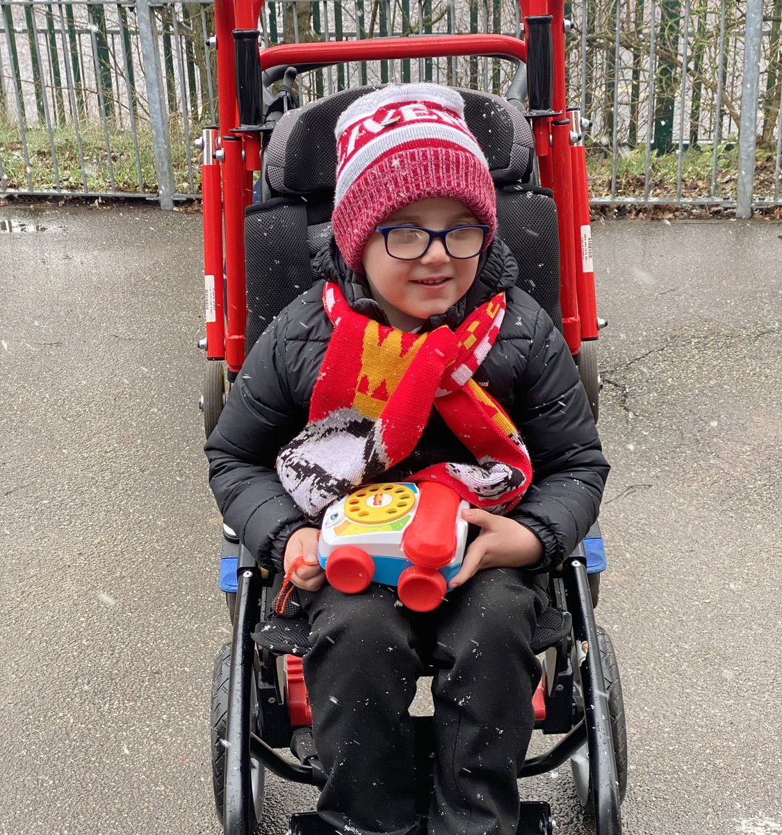 jaxons_chance's tweet photo. Jaxon wasn’t too impressed with the snow 😂 #jaxonschancetowalk #LFC #Liverpool #snowday #SDR #sdrchangeslives https://t.co/Ri1YZgvbxe