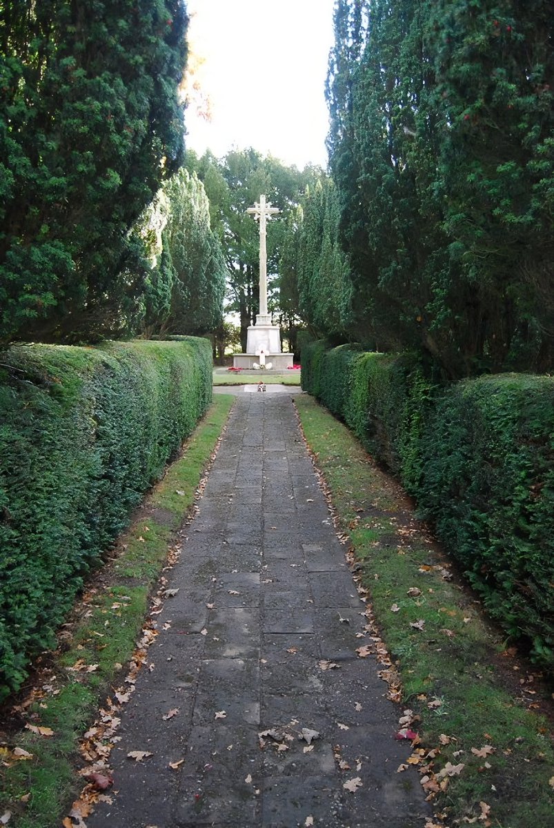 @PanoPhotos #VerticalSaturday #Oilvie #WarMemorial #remembrance #Aldringham #Suffolk