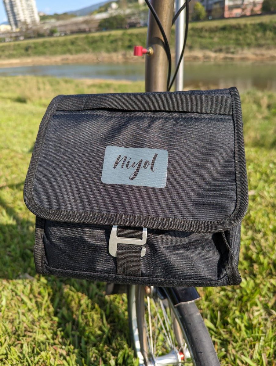 BIKEgangUK's tweet photo. https://t.co/AoFD222AnE
Prep for the ride soon to come... 
Light / GPS mount  #Trigo
Expandable front bag  #Niyol 
#Brompton #BIKEgangStore #BIKEgang #BromptonLife #BromptonMODs #BromptonSociety #MyBrompton #BromptonWorldTravellers https://t.co/uAjGADhHot