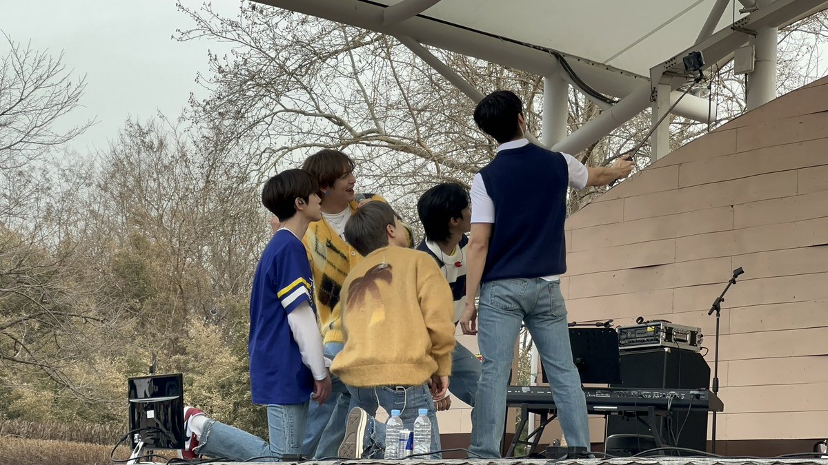 Nf_oilpainting's tweet photo. 230311
You are my moment 
어린이대공원 버스킹

내 순간이 되어줘서 고마워 ❤️

#NFlying #엔플라잉 #이승협 #차훈 #김재현 #유회승 #서동성 https://t.co/2ZJSHiINrp