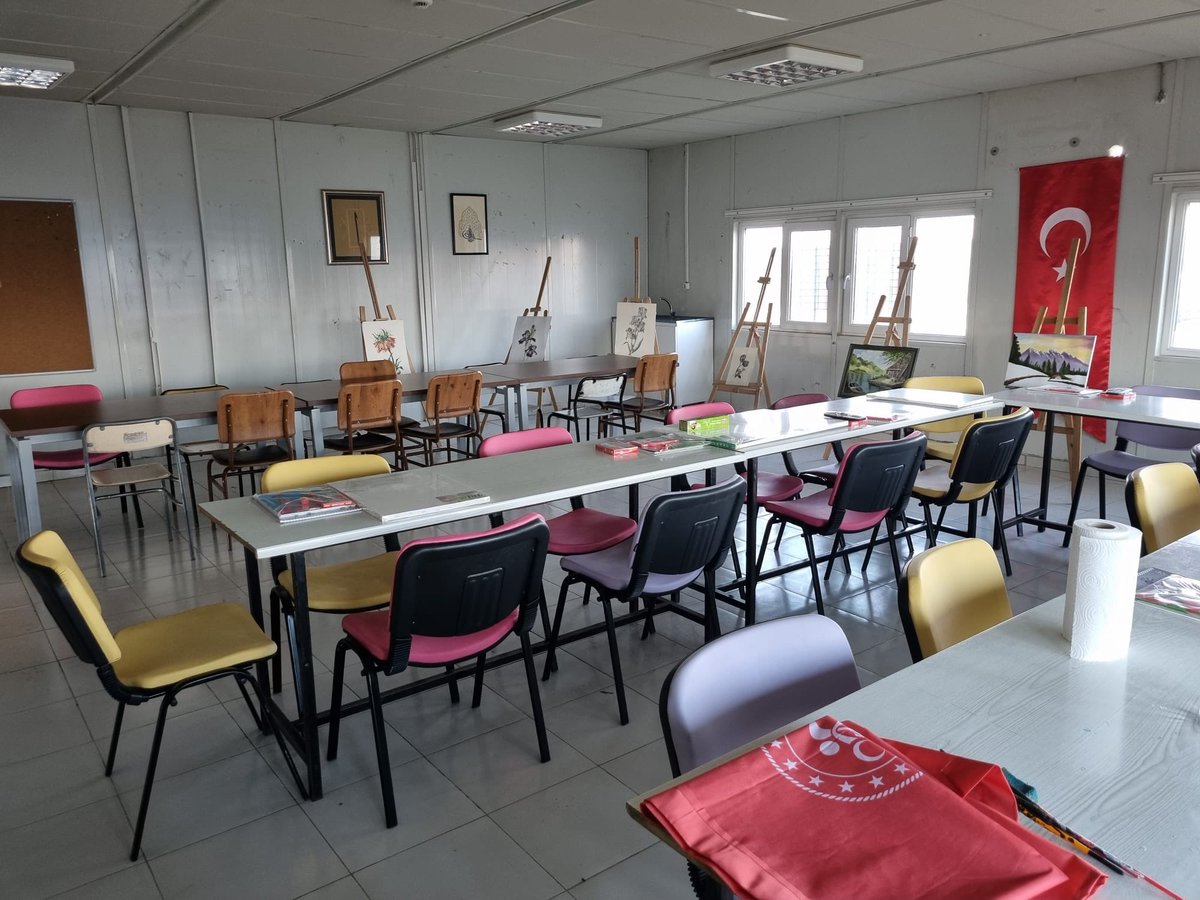 Türkiye’nin dört bir yanındaki gençlik merkezlerimize Malatya’daki konteyner gençlik merkezimizi de ekledik.

Depremden etkilenen gençlerimizi asla yalnız bırakmayacağız. Daima söylediğimiz gibi; #GSBHepYanında!