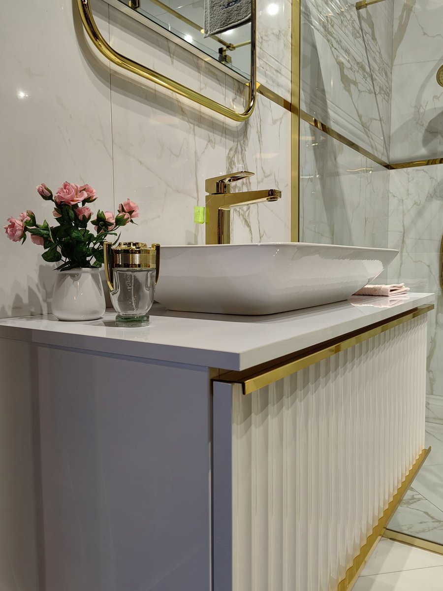 Bagnora Odin serisi tüm endamını sergilemeye devam ediyor.

Alt modül, lavabo, batarya ve dekorasyonu ile banyolarınızı renklendirmeye devam ediyoruz.

Sipariş ve bilgi için;
🖲️ vavelis.com
📲 0541 172 57 34
📨 info@vavelis.com