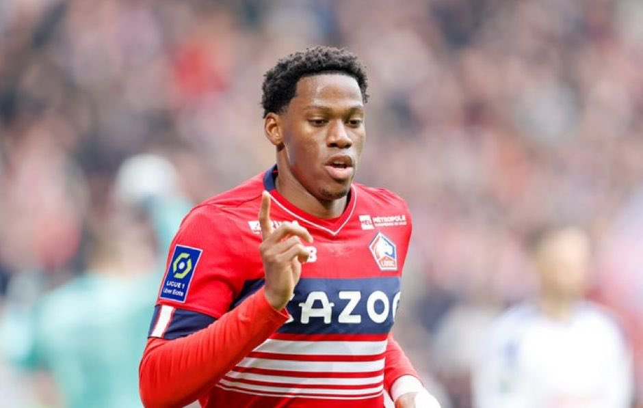 Benin1xbet's tweet photo. Jonathan David (53 buts) est devenu hier le meilleur buteur du LOSC au XXI siècle, dépassant ainsi Eden Hazard (50 buts). 196 Le Canadien réalise encore une fois une saison énorme en Ligue 1.
26 matches , 19 buts 4 passes décisives
#lille
#reccord
#jonathandavid https://t.co/FPIhfXIYAZ