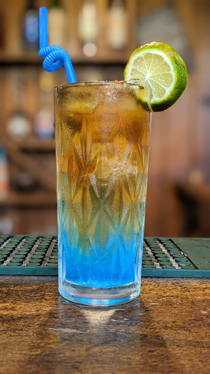 mbevent69's tweet photo. Hello #cocktailslover 
On se met bien ce soir avec nos shooters ou ce AK-47 🍹🍸
#modernbartender 
#bartenderlife
#friendsfood237 https://t.co/H8hLs52nnb