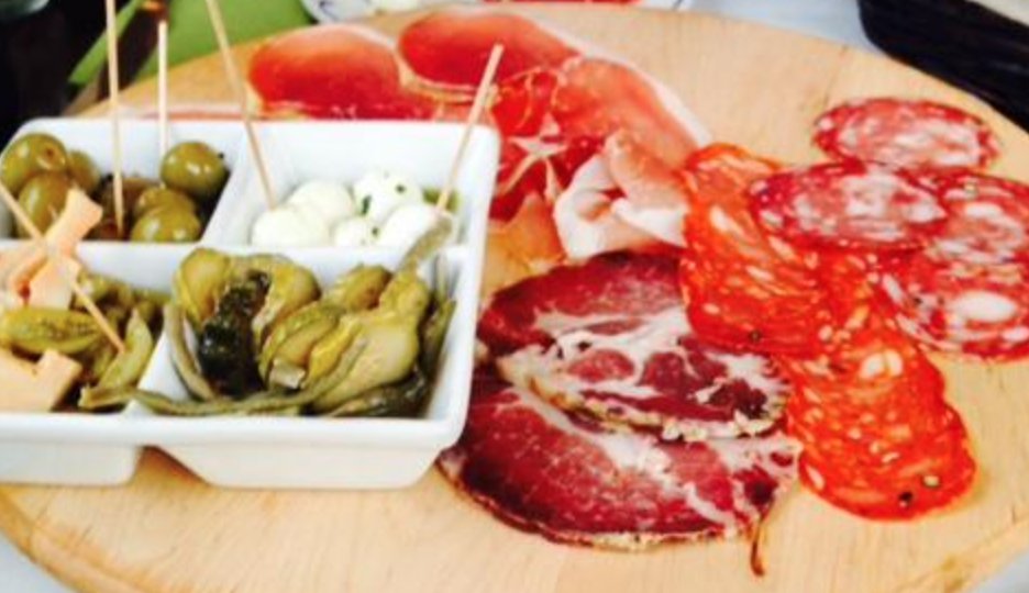 From good quality ingredients sourced from Italy 🇮🇹, to home made dishes such as bread 🍞, pork and fennel sausages and the antipasti pickles - you get them all here at La Pergola😍! Book now! ow.ly/uL4M50MvV9Z