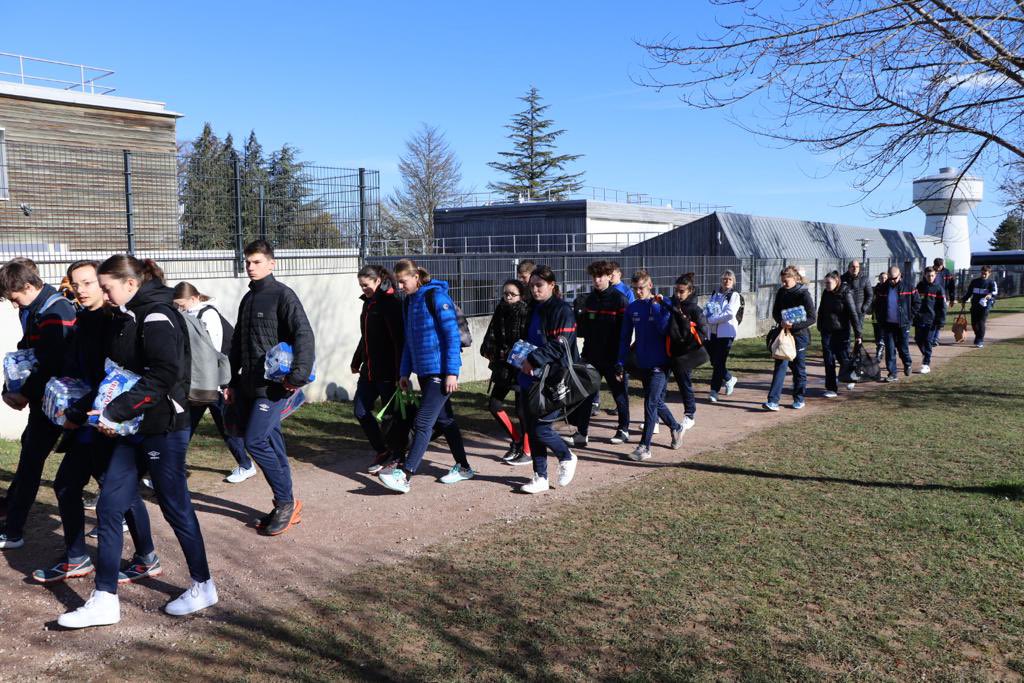 [#CrossRegional] 🏃‍♂️🏃‍♀️ Les sapeurs-pompiers et jeunes sapeurs-pompiers de la Marne sont bien arrivés à destination pour courir le 40ème cross régional à Golbey. 

Bon courage ! 😉

📸 Photographies©️SDIS51-S.Legand