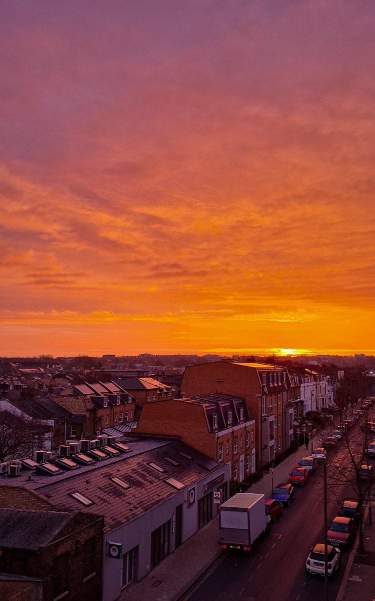 hp_894_'s tweet photo. Beautiful morning sky earlier this week 🌇 #sunrise https://t.co/uPbVvgqZnE