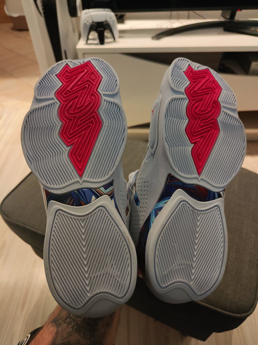 kuba_kacprzak's tweet photo. Okej, #Zion2 to jedne z najpiękniejszych butów, jakie widziałem. Design, wygoda, po prostu marka Jordan 😍 https://t.co/sUI89ROdoP