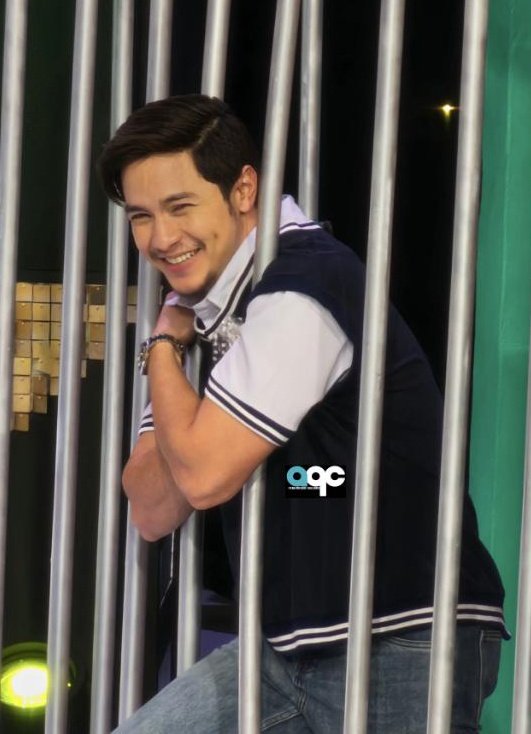 Ay napakagwapo naman poooo.
Namiss mo rin ganyang kulitan 'no?
<a href="/aldenrichards02/">Alden Richards</a>
#ALDENRichards